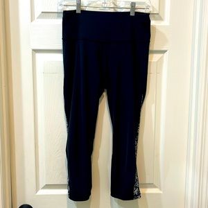 Lululemon Mix & Mesh Crop 21”Black/Chirasu Black/Black leggings 8, EUC